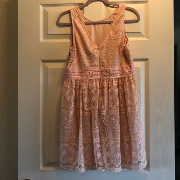 Beautiful New With Tags Lace Dress - Picture 2 of 2